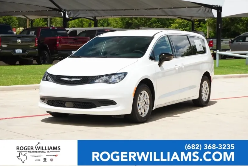 2025 Chrysler Voyager LX photo 1