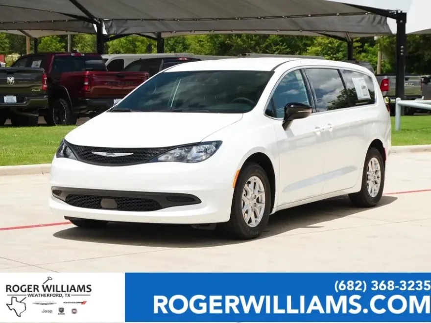 2025 Chrysler Voyager LX photo 1