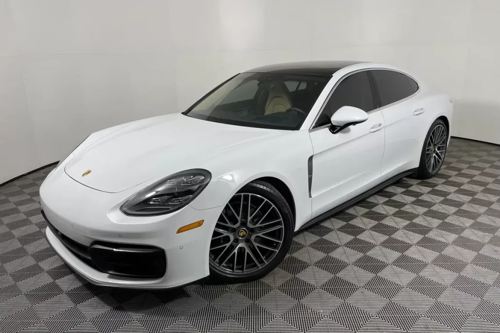 2022 Porsche Panamera Platinum photo 1