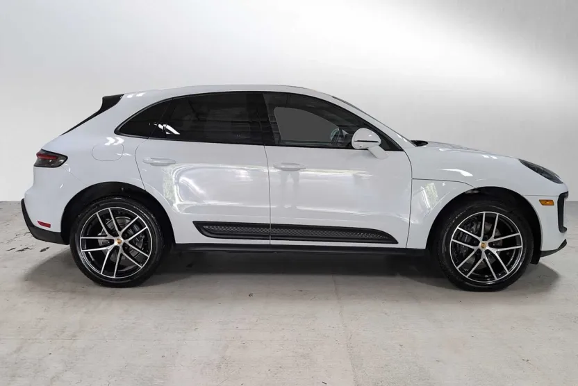 2022 Porsche Macan photo 1