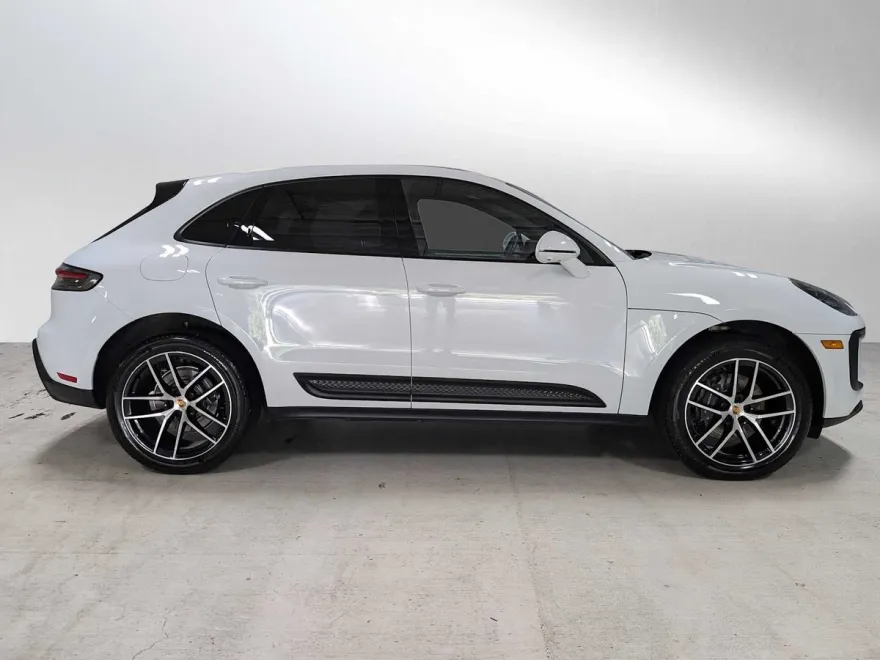 2022 Porsche Macan photo 1
