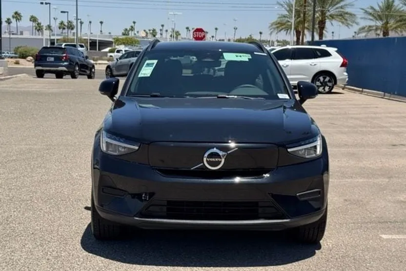 2025 Volvo EX40 Twin Motor Core photo 1