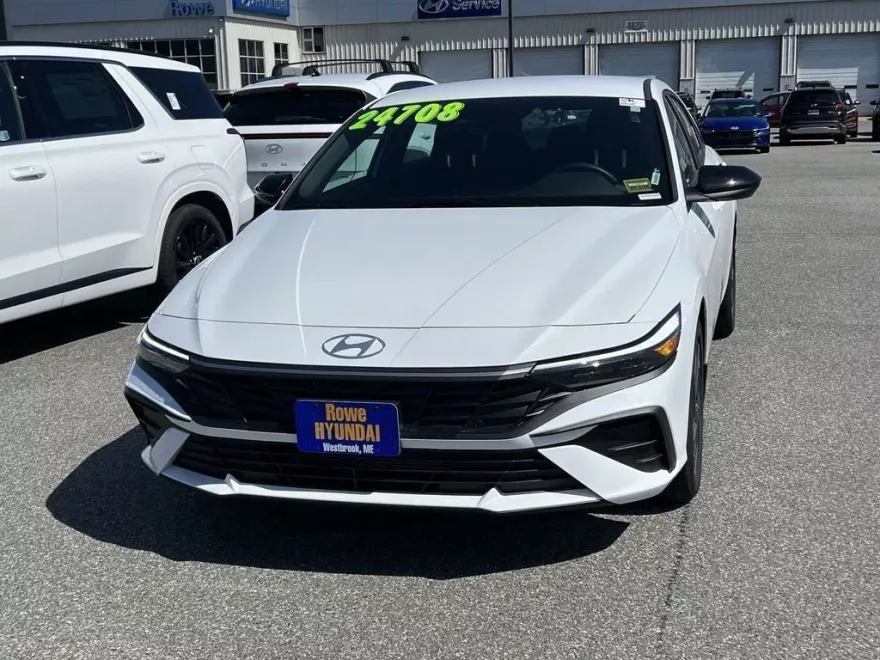 2025 Hyundai Elantra SEL Sport photo 1