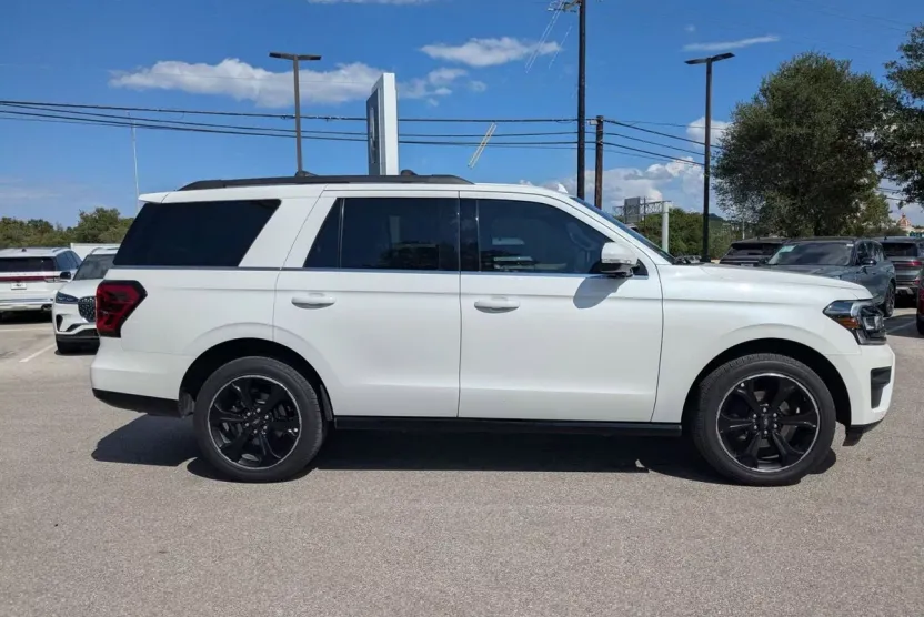 2024 Ford Expedition Limited photo 1