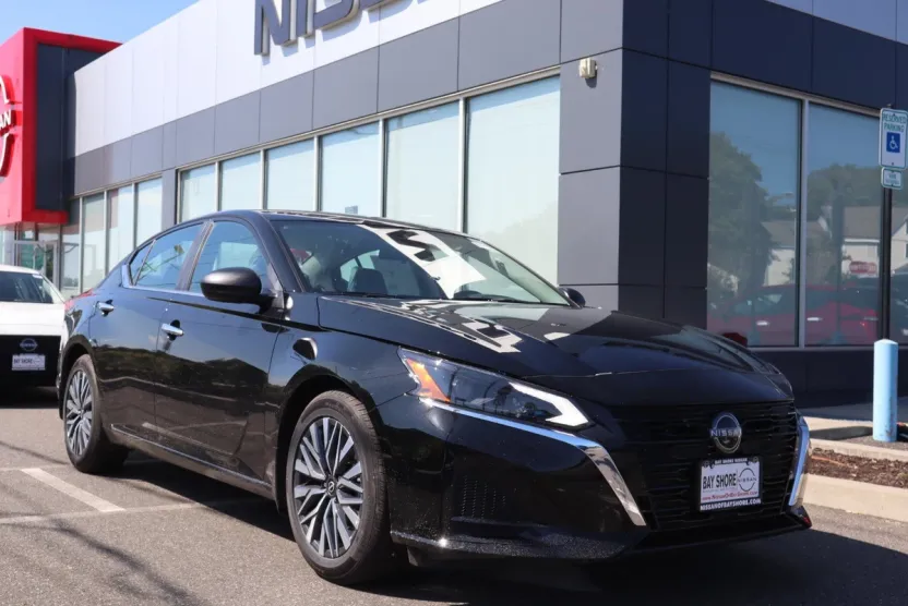 2025 Nissan Altima SV photo 1