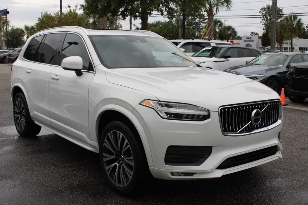 2020 Volvo XC90 T5 Momentum photo 1