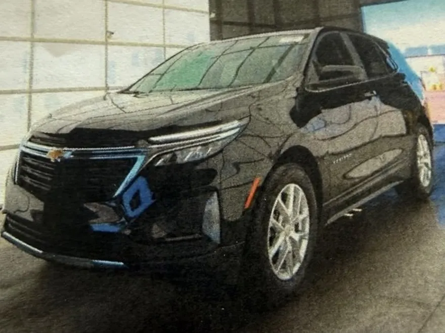 2023 Chevrolet Equinox LT photo 1