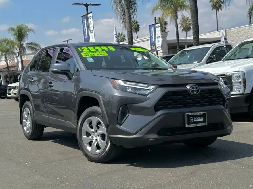 2023 Toyota RAV4 LE photo 1