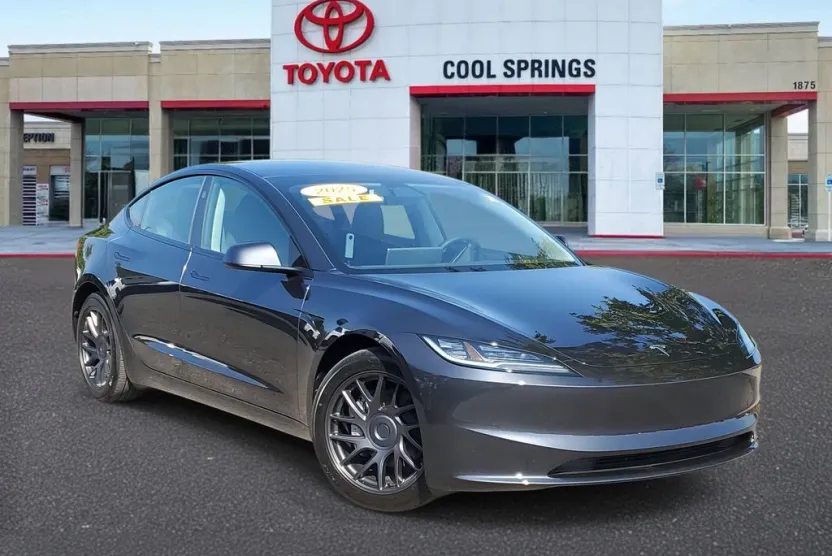 2025 Tesla Model 3 Long Range photo 1