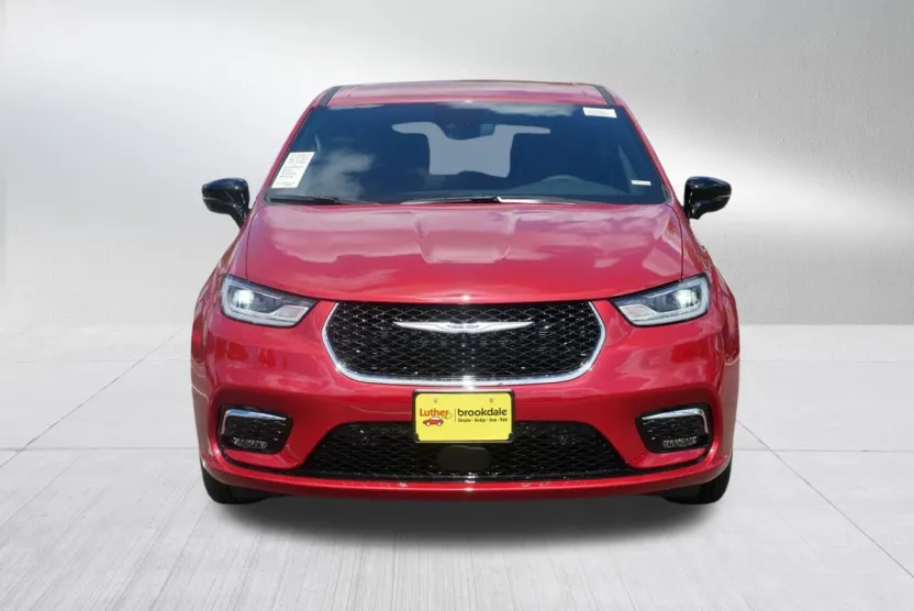 2026 Chrysler Pacifica photo 1