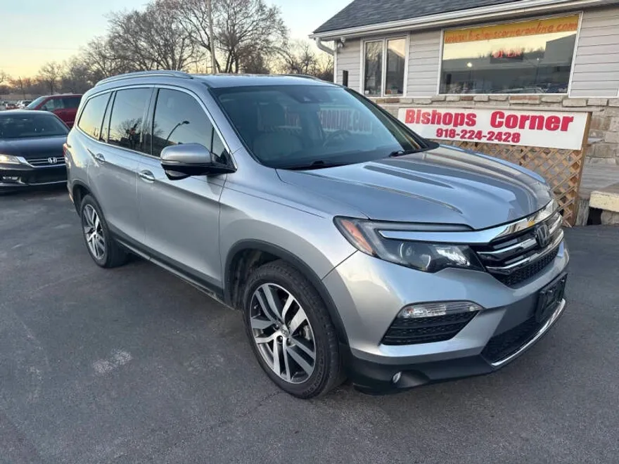 2018 Honda Pilot Touring photo 1