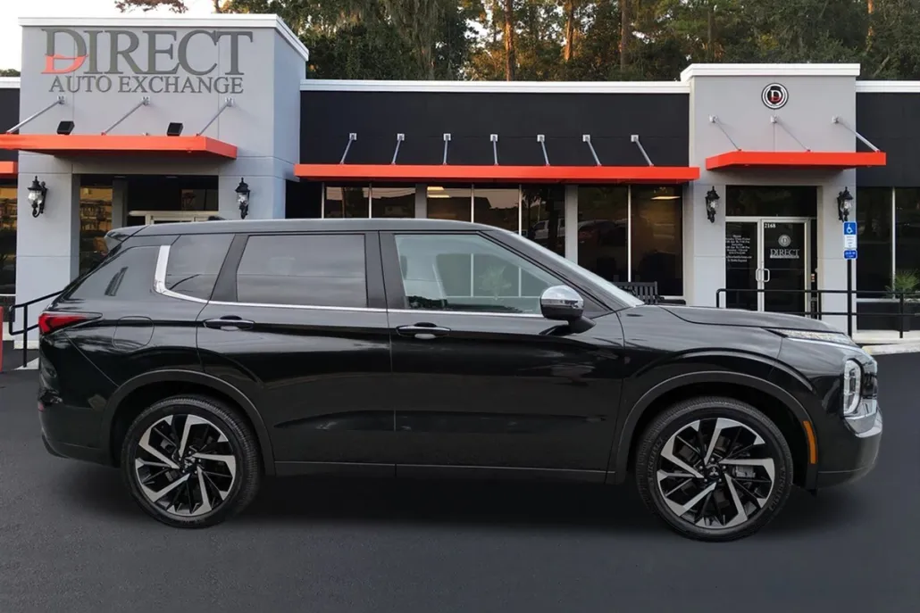 2022 Mitsubishi Outlander ES photo 1
