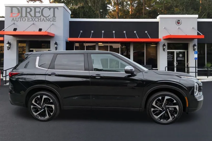 2022 Mitsubishi Outlander ES photo 1