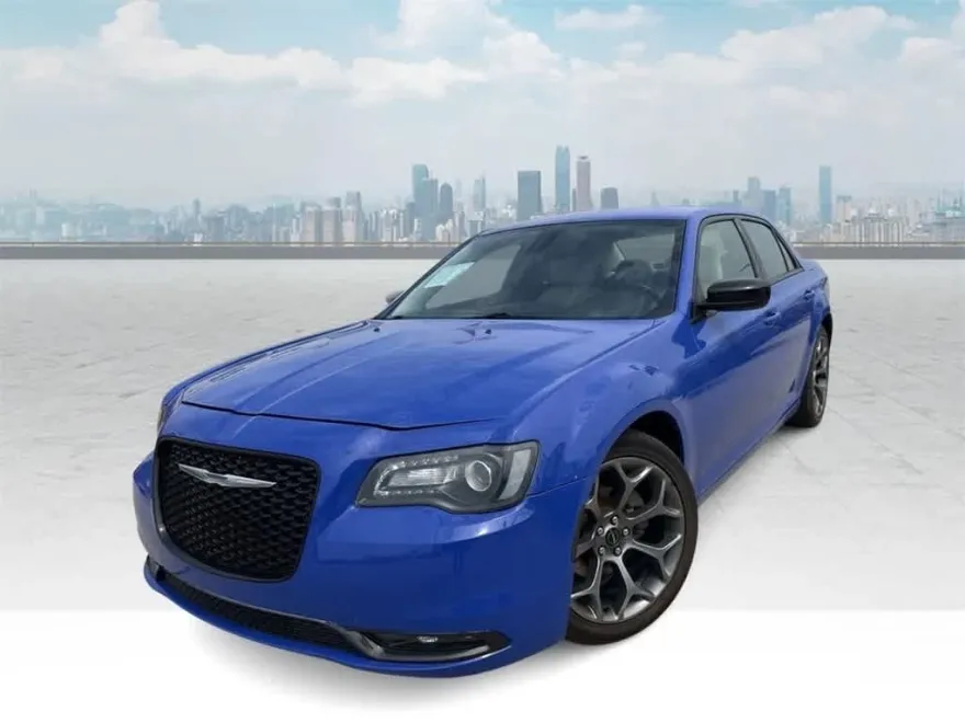 2018 Chrysler 300 Touring photo 1