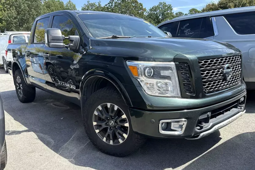 2019 Nissan Titan PRO-4X photo 1