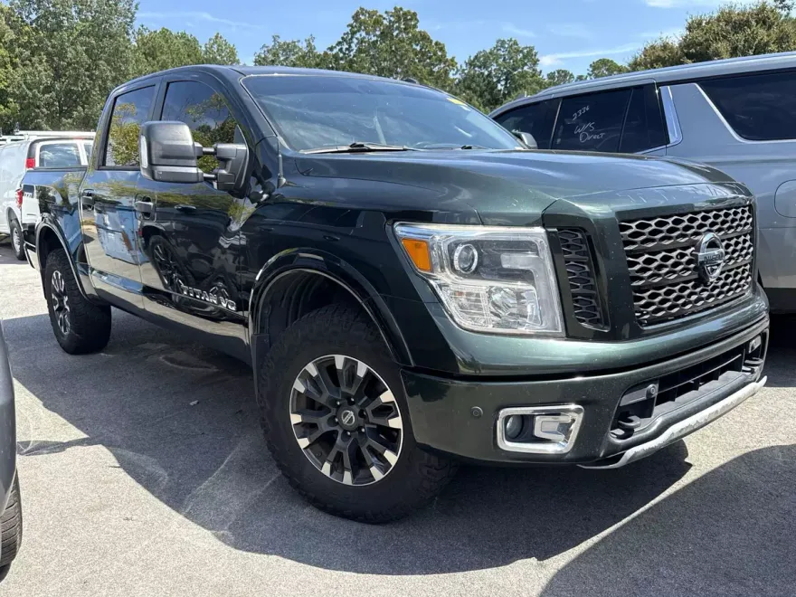 2019 Nissan Titan PRO-4X photo 1