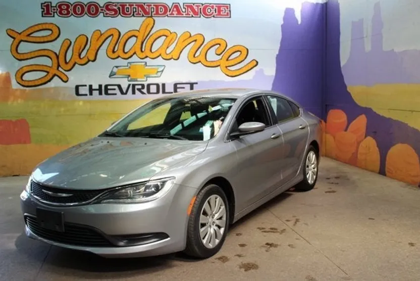 2015 Chrysler 200 LX photo 1