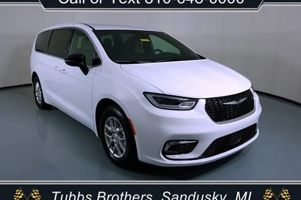 2026 Chrysler Pacifica photo 1