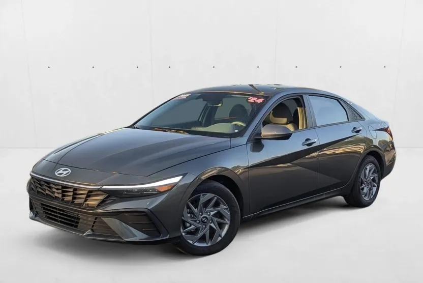 2024 Hyundai Elantra SEL photo 1