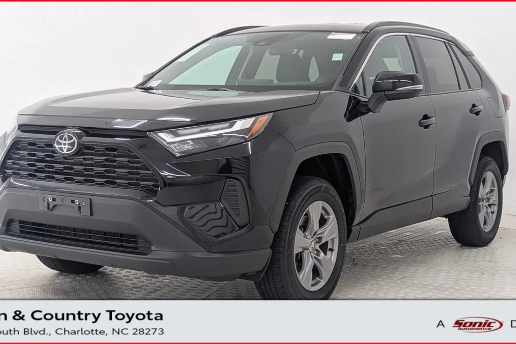 2024 Toyota RAV4 XLE photo 1