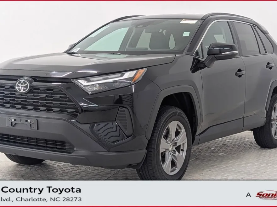 2024 Toyota RAV4 XLE photo 1