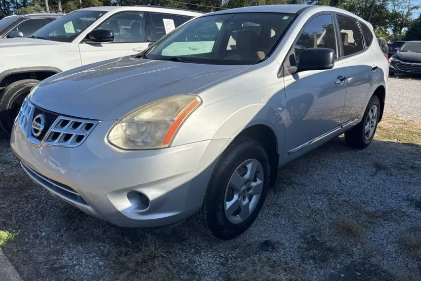 2011 Nissan Rogue S photo 1