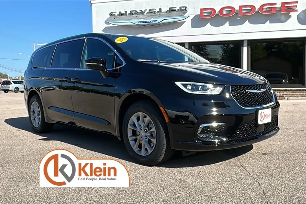 2026 Chrysler Pacifica photo 1