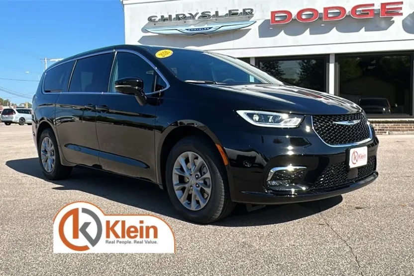 2026 Chrysler Pacifica photo 1