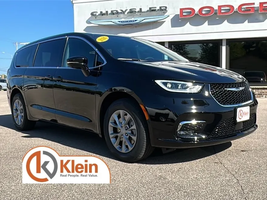 2026 Chrysler Pacifica photo 1