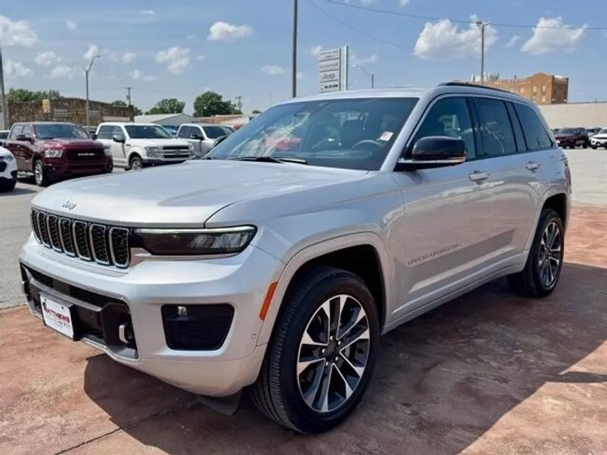 2025 Jeep Grand Cherokee Overland photo 1