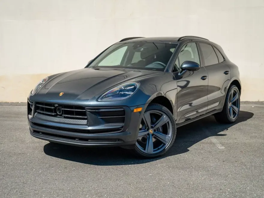 2025 Porsche Macan T photo 1