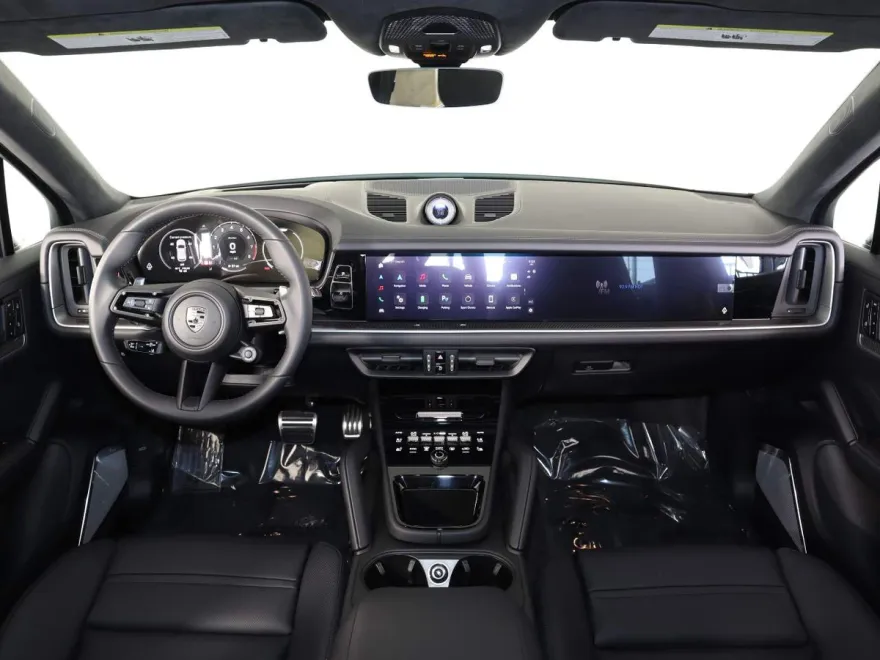 2025 Porsche Cayenne Turbo E-Hybrid photo 13