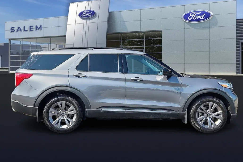 2022 Ford Explorer XLT Sport photo 1
