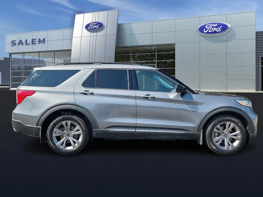 2022 Ford Explorer XLT Sport photo 1