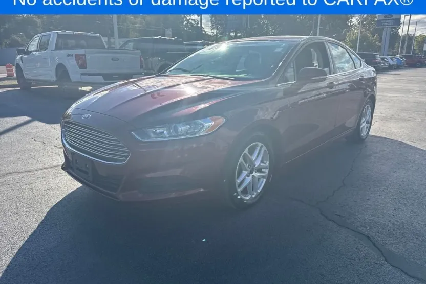 2016 Ford Fusion SE photo 1