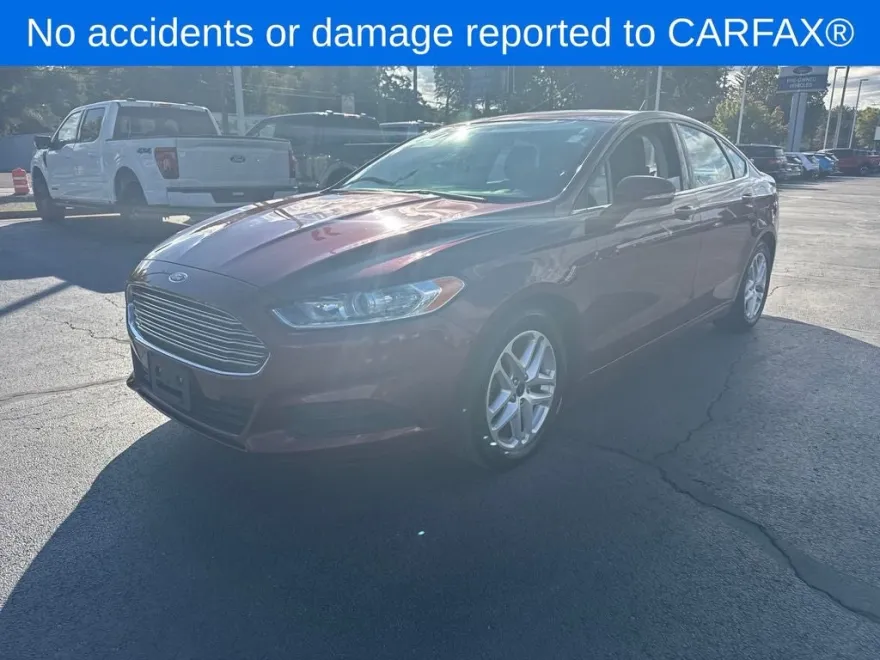 2016 Ford Fusion SE photo 1