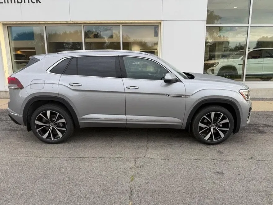 2026 Volkswagen Atlas Cross Sport SEL Premium R-Line photo 1