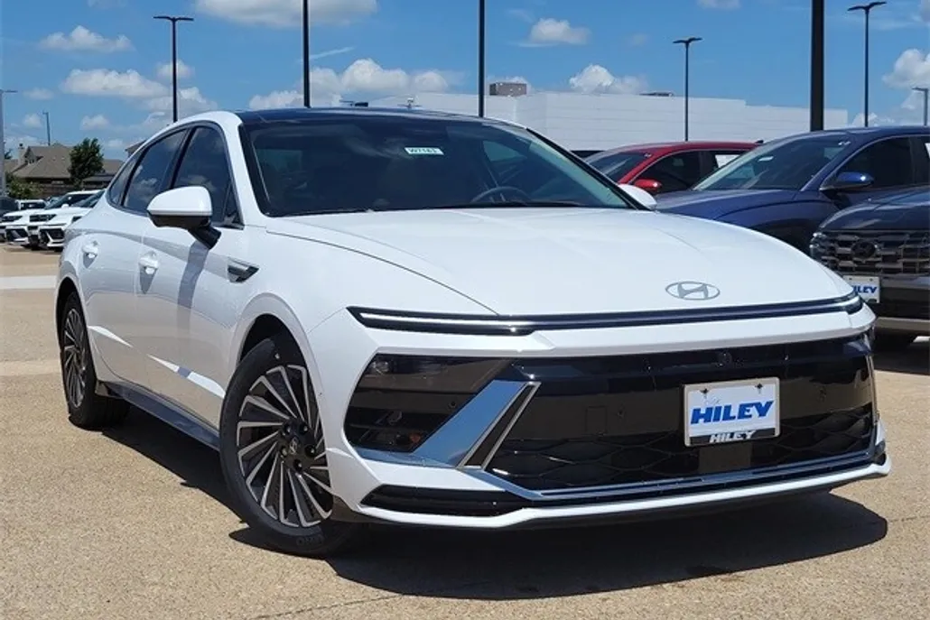 2025 Hyundai Sonata Hybrid Limited photo 1