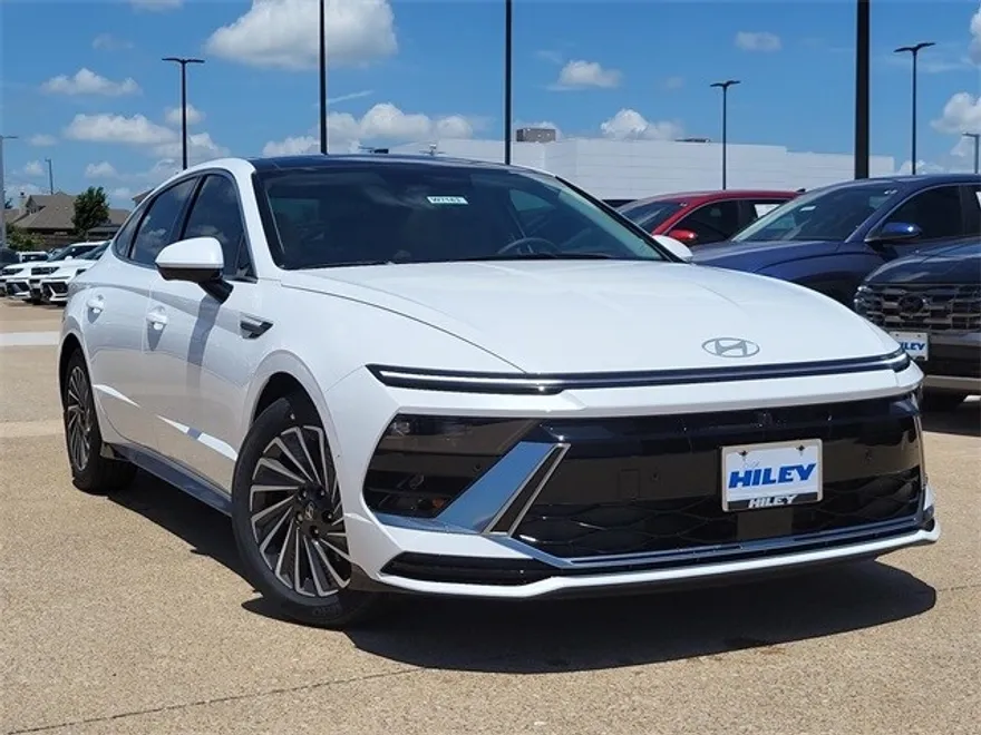 2025 Hyundai Sonata Hybrid Limited photo 1