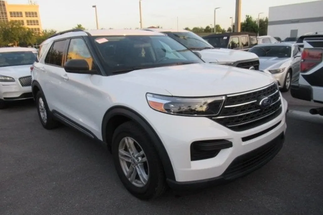2022 Ford Explorer XLT photo 1