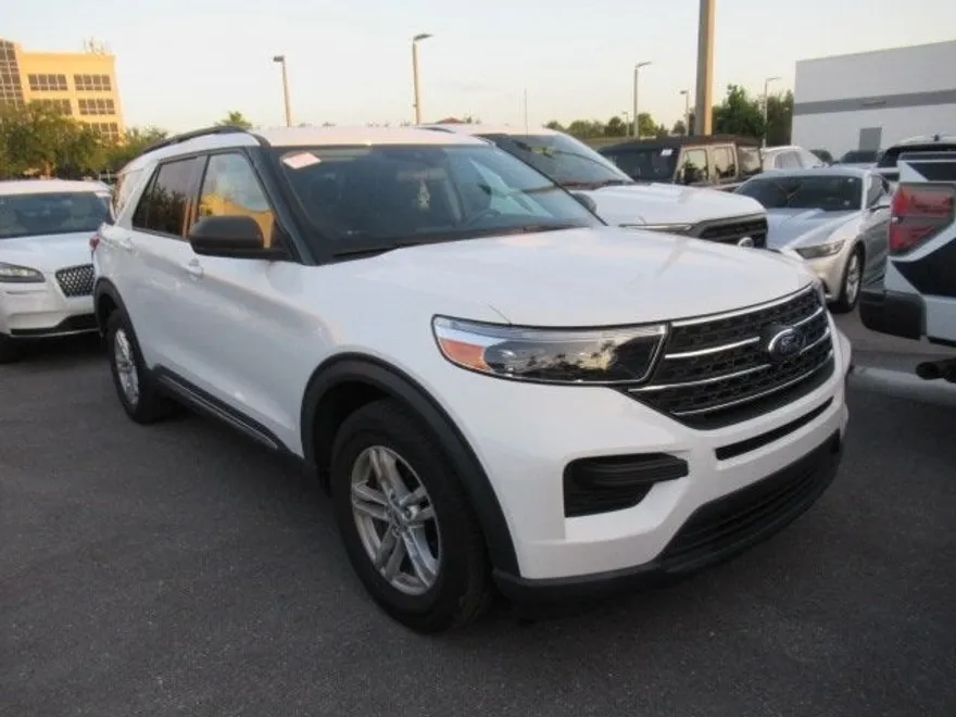 2022 Ford Explorer XLT photo 1