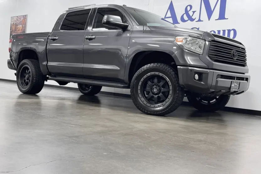 2014 Toyota Tundra CrewMax Platinum photo 1