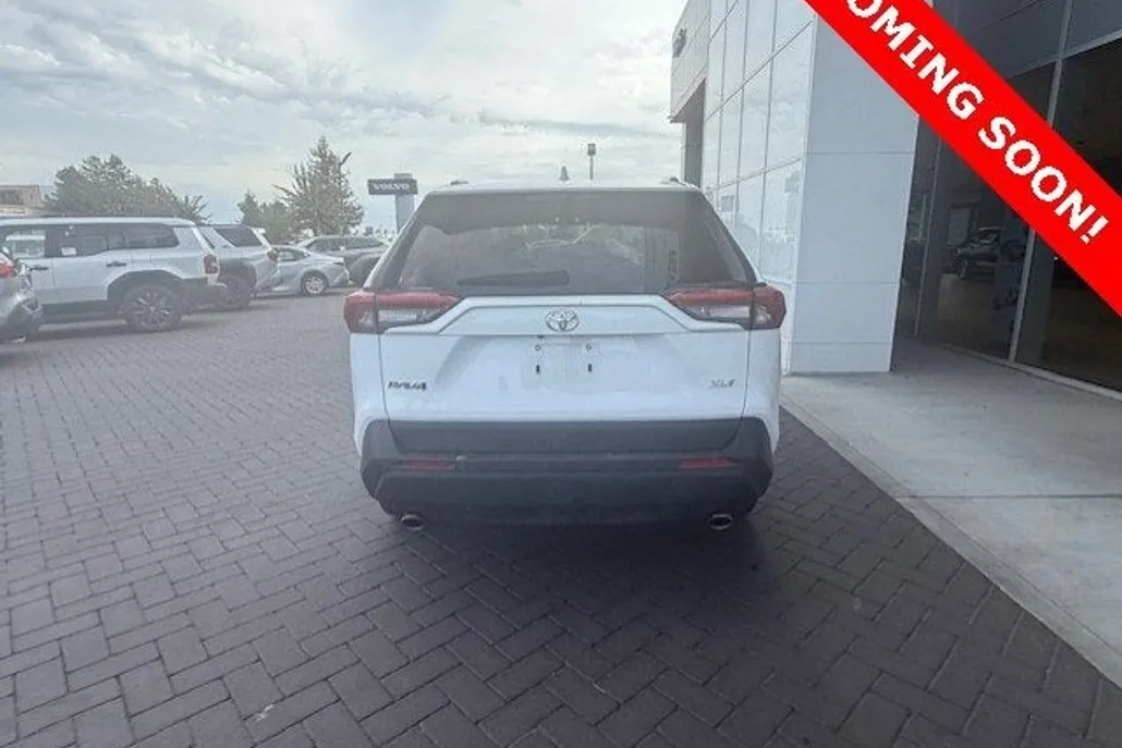 2024 Toyota RAV4 XLE photo 1
