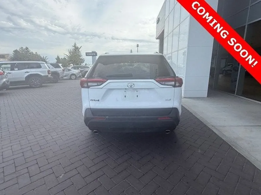 2024 Toyota RAV4 XLE photo 1