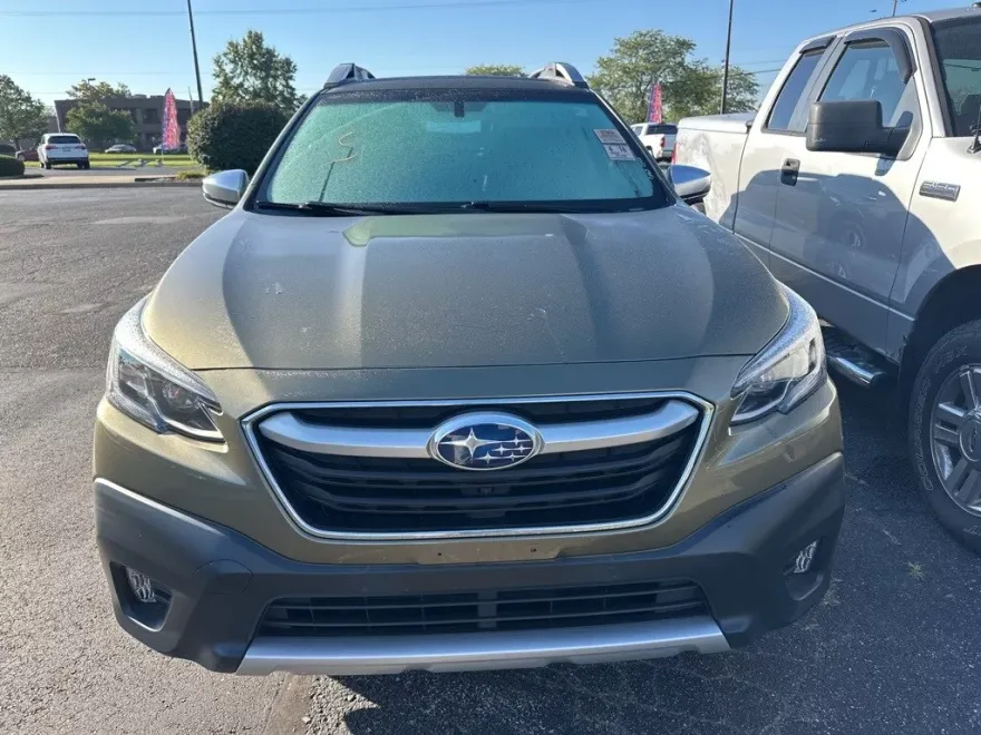 2022 Subaru Outback Touring photo 1