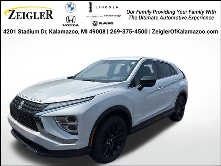 2024 Mitsubishi Eclipse Cross LE photo 1