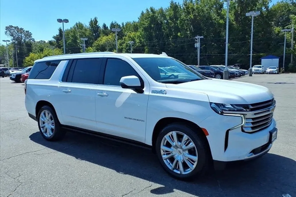 2022 Chevrolet Suburban High Country photo 1