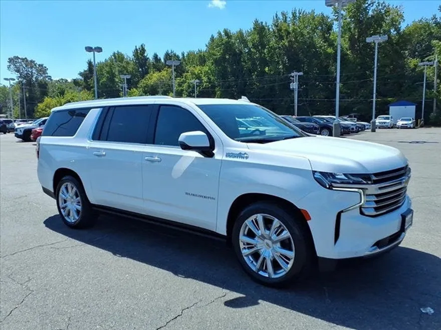 2022 Chevrolet Suburban High Country photo 1