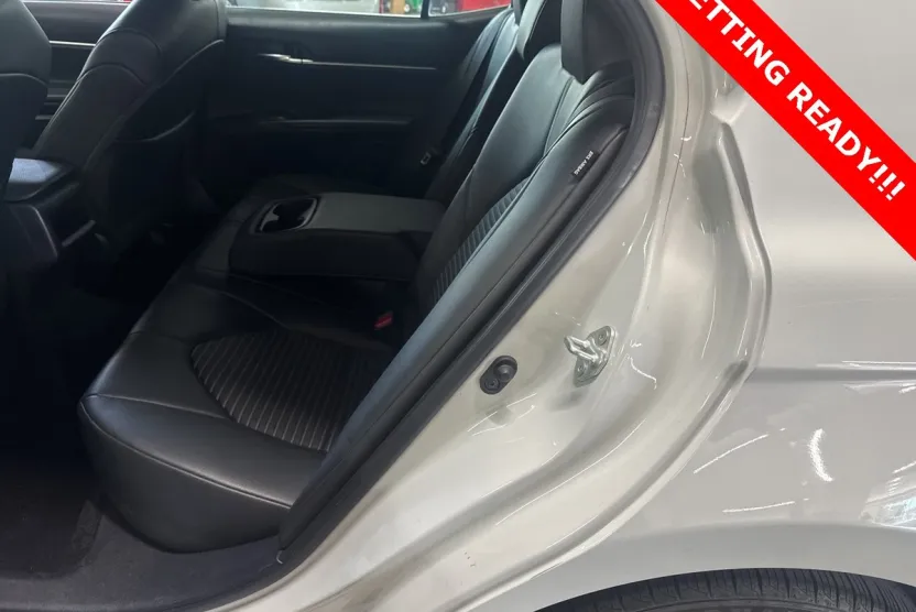 2023 Toyota Camry SE photo 1