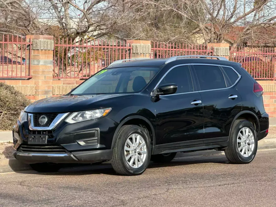 2019 Nissan Rogue SV photo 1